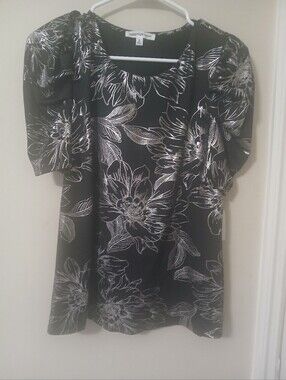 Nwt Perceptions Black Floral Short-Sleeve Women's Top